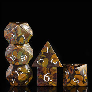 ลูกเต๋าหินคุณภาพสูง หินแจสเปอร์ผลไม้ แกะสลักด้วยหินโกลด์สโตน ชุดลูกเต๋าสั่งทำพิเศษ ลูกเต๋าคริสตัลธรรมชาติสไตล์ไวกิ้ง ขายส่ง - Product Image 5