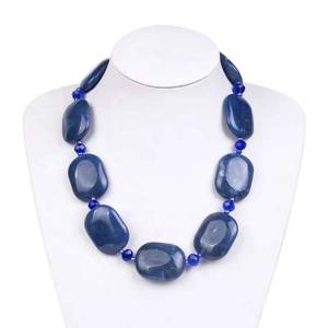 Collier en cristal de résine de créateur pour femmes, bijoux de déclaration pour les fêtes, pendentifs de mode, colliers de mode, bijoux de mode - Product Image 4