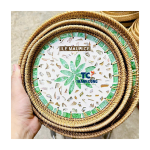 Bandeja de mimbre redonda hecha a mano de alta calidad con fregona Bandeja de servicio al por mayor Ideal para casas y resorts costeros en Mauricio - Product Image 1