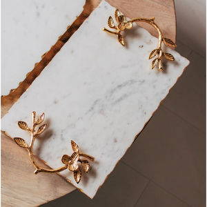 Branche d'or élégante poignées fantastique plateau de service en marbre blanc avec plateau rectangulaire de décoration intérieure pour mariage et événements en vente - Product Image 4