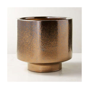 Florero de Aluminio Moderno de Lujo con Elegancia Arquitectónica para Interiores de Hogar y Oficina con Estilo - Product Image 6