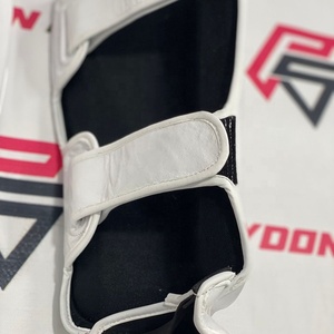 Protector de Espinilla de Cuero Vacuno Genuino para Entrenamiento Profesional de Kickboxing, Muay Thai, MMA, Artes Marciales, Boxeo - Product Image 6