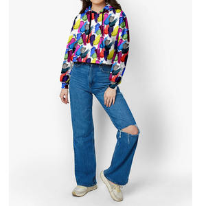 Sweat à capuche court respirant pour femmes pour un style de vie actif Sweat à capuche court tendance pour femmes pour des looks streetwear - Product Image 3