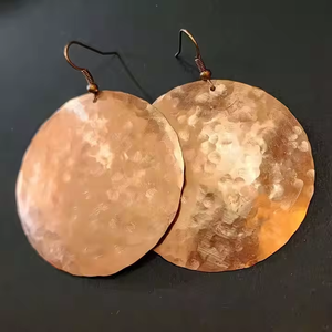 Boucles d'oreilles en cuivre faites à la main pour femmes bijoux Boho légers avec finition rustique boucles d'oreilles pendantes en métal naturel pour un usage quotidien - Product Image 6