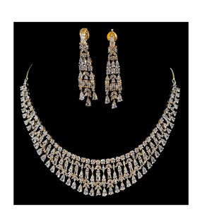 Conjunto de collar de diseñador de acabado blanco dorado con collar de piedra hermosa de perla blanca para fiesta de boda - Product Image 1