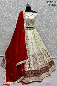 Lehenga choli ชุดแต่งงานปักรูป patola ที่สวยงาม - Product Image 3