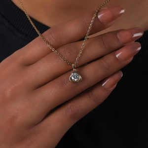 Colgante mínimo chapado en oro de 10KT personalizado con diamante cultivado en laboratorio de corte redondo para mujer con nuevo diseño personalizado clásico de moda - Product Image 1