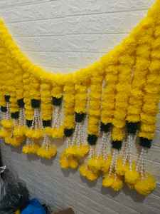 ดอกดาวเรืองสีเหลืองใบเขียว โทรันสำหรับตกแต่งเทศกาลอินเดียใต้, เก็นดา ฟูล มาลาแบบฟู, ของตกแต่งงานแบบฮาล์ฟซารี - Product Image 4