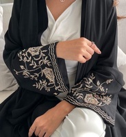 Fabricants de vêtements abaya sur mesure pour femmes musulmanes Robe abaya sur mesure Kaftan teint en noir avec broderie dorée abaya pour femmes