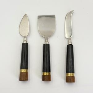 Juego de 3 Cuchillos para Queso de Acero Inoxidable Estilo Vintage Hechos a Mano para Servir Queso, Desayuno, Fiestas y Bodas - Product Image 2