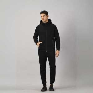 Ensemble de survêtement pour homme en molleton technique noir jais, veste à capuche zippée et pantalon de jogging fuselé assorti, deux pièces, style athlétique - Product Image 1
