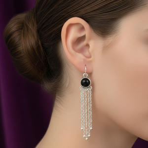 Pendientes de Plata de Ley 925 con Cadena de Borlas y Piedra de Ónix Negro |   Pendientes Colgantes Hechos a Mano para Mujer |   Joyería Plateada Moderna para Bodas - Product Image 4