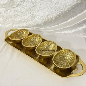 Ensemble de 5 bols à servir vintage écologiques en aluminium texturé doré artisanal, plateau amovible, service à sauce en métal - Product Image 2