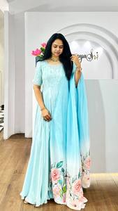 Hermoso vestido Anarkali de seda con trabajo elegante estilo de moda largo paquistaní Salwar Kameez Dupatta para funciones de boda - Product Image 4