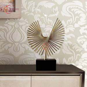 Escultura de metal fundido de aluminio de forma única, mesa de sombra antigua de latón, objeto decorativo hecho a mano y suministros de estatua - Product Image 1