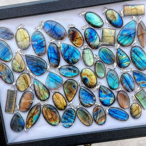 Pendentif en pierre précieuse de labradorite naturelle, cabochon, avec flash multicolore, labradorite de forme et de taille variées, lot de pendentifs, marque Rajasthan Dhorgems - Product Image 5