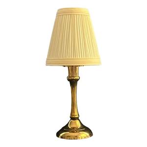 Lampe de table en métal contemporaine pour un bureau moderne, offrant une éclairage pratique avec un attrait élégant - Product Image 4