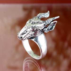 Nouvelle Arrivée Bague Tendance Gothique Chèvre pour Homme, en Laiton, Finition Argent Oxydé, Bijou Animalier Punk, Bague Motard pour Vente en Gros/OEM/ODM - Product Image 4