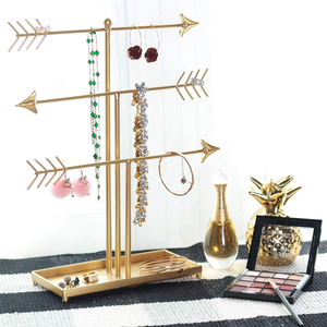 แท่นวางเครื่องประดับทองเหลืองแนววินเทจพร้อมฐานประดับ - Product Image 6