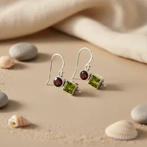 ต่างหูเงินแท้ 925 ประดับเพอริดอทและโกเมน สำหรับผู้หญิง - Product Image 1