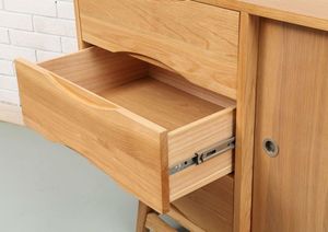 Livy实心柚木餐具柜，带<span class=keywords><strong>2</strong></span>扇滑动门和<span class=keywords><strong>3</strong></span>个抽屉以及天然木材饰面。 - Product Image 2