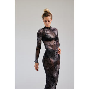 Vestido tubo elegante de fabricación italiana Vestido de carrera duradero de silueta elegante flocado negro de alta calidad - Product Image 2