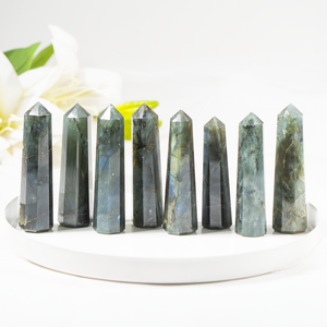 Obélisque en labradorite polie tendance, sculpture sculptée, art Feng Shui, objet de collection, pierre naturelle de guérison - Product Image 2