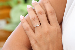 Bague de fiançailles et de mariage élégante en or jaune massif 14 carats avec un ensemble de diamants cultivés en laboratoire certifiés IGI, cadeau élégant pour femmes - Product Image 4
