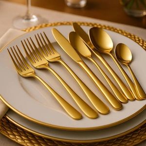 Exclusivo juego de cubiertos GOLDEN creado para configuraciones de gastronomía fina, diseñado con material resistente y un acabado dorado de lujo. - Product Image 1