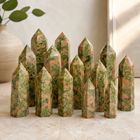 Tour de cristal vert naturel poli, pierre de guérison, pointe décorative pour la maison, cadeau pour collectionneurs et amateurs d'énergie