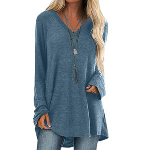 Camiseta OEM personalizada de manga larga con cuello en V para mujer 100% algodón tela suave y transpirable ropa informal de calidad superior para todas las estaciones - Product Image 6