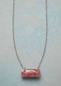 Fournisseur en gros de colliers pendentifs en pierres précieuses naturelles, laiton plaqué rhodium, forme de fleur vintage, bijoux pour femmes - Product Image 4