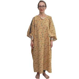 Bata de Hospital Unisex Cómoda y Reutilizable Hecha de 100% Algodón o Mezcla de Poliéster con Cierre Trasero Ideal para el Cuidado del Paciente - Product Image 1