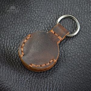 Llavero minimalista de cuero hecho a mano para la elegancia y simplicidad, hecho de cuero duradero para impresiones duraderas - Product Image 5