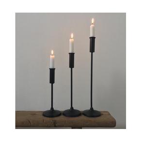 Juego de portavelas de metal artesanal con diseños intrincados, perfecto para mesa de comedor, sala de estar, dormitorio o decoración de exteriores. - Product Image 1