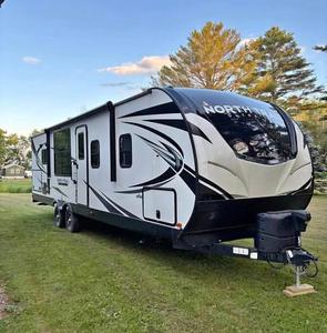 Autocaravana Moderna con Remolque de Viaje, Color Rosa Acero Inoxidable, Capacidad para 6 Personas, Diseño Confortable - Product Image 3