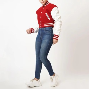 Veste universitaire personnalisée pour femmes, veste d'hiver chaude de type letterman avec manches en cuir PU et logo brodé pour le lycée - Product Image 5