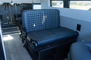 Sprinter 2500 Storyteller Overland Mode 4x4 2023 ~7 700 milles, conversion en camping-car, moteur turbodiesel, 4 roues motrices - Product Image 4