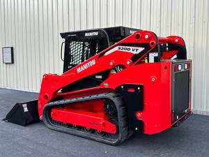 Chargeuse compacte Manitou 3200VT en bon état avec composants d'engrenage de haute qualité - Product Image 3