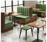Système de banquettes de restaurant moderne personnalisable, design équilibré à dossier haut rembourré, structure en bois de teck clair, pour salle à manger et bar à domicile
