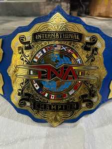 Ceinture de championnat de lutte Ronpex International sur mesure avec plaques en laiton et zinc, sangle en cuir confortable et imperméable - Product Image 2