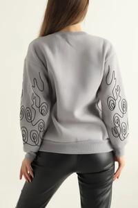 Sudadera de mujer con logotipo personalizado por sublimación de último estilo en diferentes estilos sudaderas de algodón personalizadas sin capucha - Product Image 2