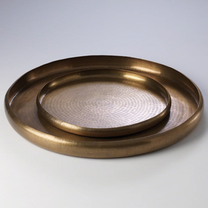 Bandeja Redonda de Metal Dorado de Estilo Moderno con Acabado Pulido, Ecológica y Decorativa para el Hogar, Hotel o Restaurante - Product Image 6