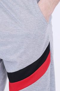 Conjunto Deportivo de Algodón con Rayas en V, Nuevo, Personalizado, para Gimnasio, Traje Deportivo de 2 Piezas con Pantalones Cortos y Camiseta para Hombre - Product Image 3