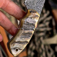 Petit couteau de chasse à peau de mouton en corne de damas fait à la main, couteau de chasse de camping personnalisé OEM