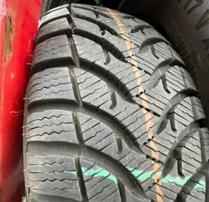 Neumáticos sin cámara usados de 12 pulgadas 165/80R12 para camiones ligeros Buen Estado - Product Image 1