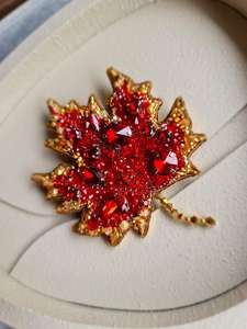 Broches perlées Broche de designer faite à la main. Accessoires de haute qualité. Broche design unique. Baby shower meilleur cadeau. - Product Image 6