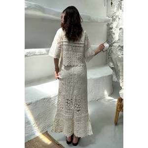 Conjunto de Blusa y Falda Bordada con Encaje Color Crema - Ecru - Product Image 5