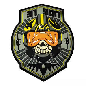 แผ่นป้ายยางพีวีซีแบบนิ่มตัดด้วยเลเซอร์แผ่นโลโก้แบบนูนสำหรับผู้ผลิตเสื้อผ้า3D ตามสั่ง - Product Image 3