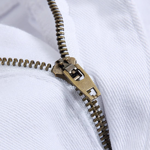 กางเกงขาสั้นผ้ายีนส์ขาสั้นสำหรับผู้ชายพิมพ์ลายปักดีไซน์ใหม่ - Product Image 4